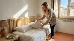 Folhas de alecrim debaixo da almofada antes de dormir: para que serve e o que convém saber